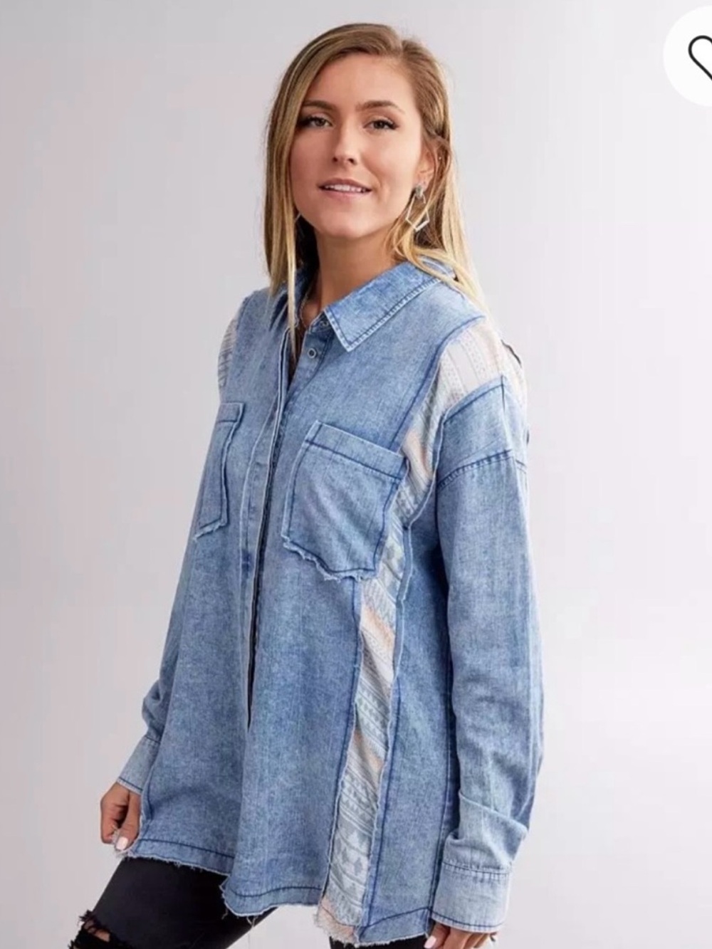 Gimmicks by Buckle Exclusive
Pieced Oversized Chambray Shirt Size Small